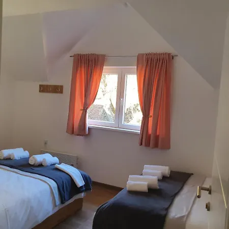 Apartment Vrh Crni Vrh